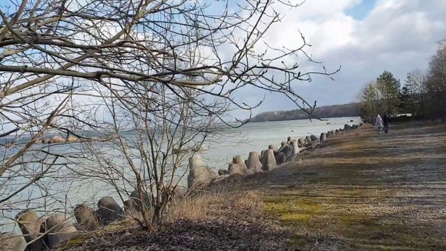 Красивые места в Эстонии.Что посмотреть недалеко от Таллинна Суурупи обрывы.Деревянный маяк Suurupi смотреть онлайн