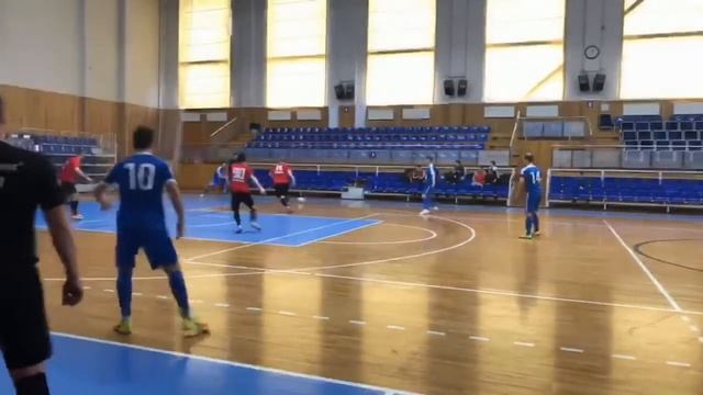 Вратарь сургутского "Факела" спас команду от поражения смотреть онлайн