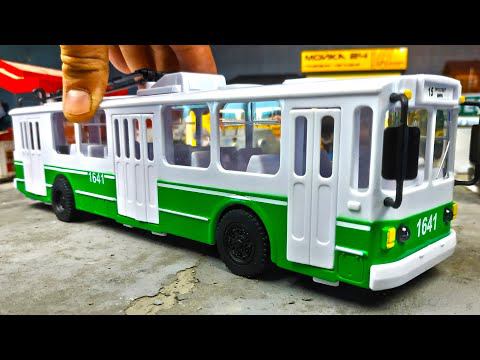 Моделька ТРОЛЛЕЙБУС ЗИУ со светом и звуком, открываются двери. Про машинки. смотреть онлайн
