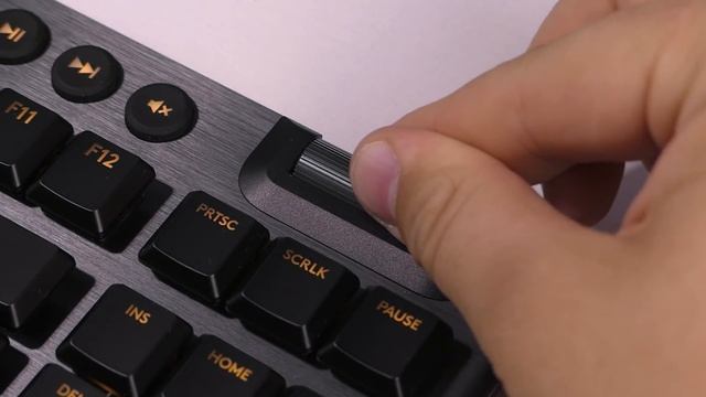 ? САМАЯ дорогая массмаркет клавиатура - обзор Logitech G915 TKL clicky ! смотреть онлайн