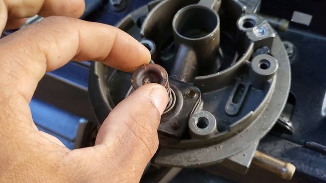 COMO TROCAR O DIAFRAGMA DO REGULADOR DE PRESSÃO DE COMBUSTÍVEL DO FIAT UNO MONOPONTO смотреть онлайн