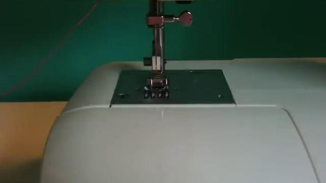 Oberfaden und Unterfaden bei Nähmaschine einfädeln - Fäden in Nähmaschine einfügen смотреть онлайн