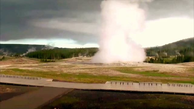 Yellowstone Supervolcano: Old Faithful  Time Lapse - Извержение гейзеров:  Супервулкане Йеллоустон