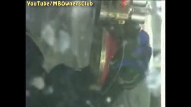 How to Remove and Install the Windshield on a Mercedes-Benz Unimog - Part 1 смотреть онлайн