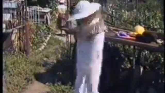 1 укротитель пчел.mp4 смотреть онлайн