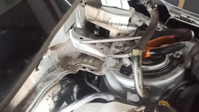 Toyota Corolla (E150), замена главного цилиндра сцепления смотреть онлайн