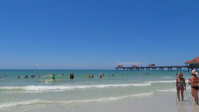 Walking on Clearwater Beach during BUSY Memorial Day Weekend | 5K Florida Beach Walking Tour смотреть онлайн