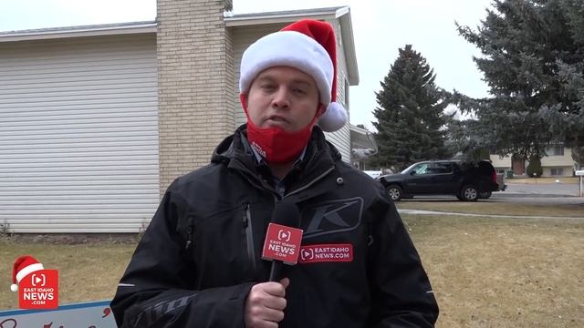 Secret Santa surprises preschool worker with gift to fix her shower смотреть онлайн