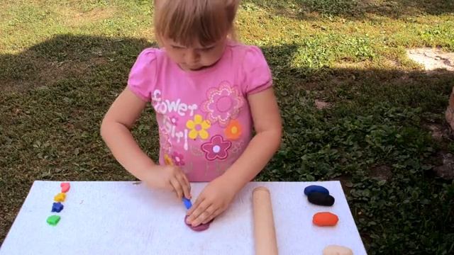 Лепим из пластилина, PlayDoh, учим цвета на английском смотреть онлайн