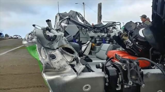 Fisherman Caught on Video Jumping into Water to Avoid Crash смотреть онлайн