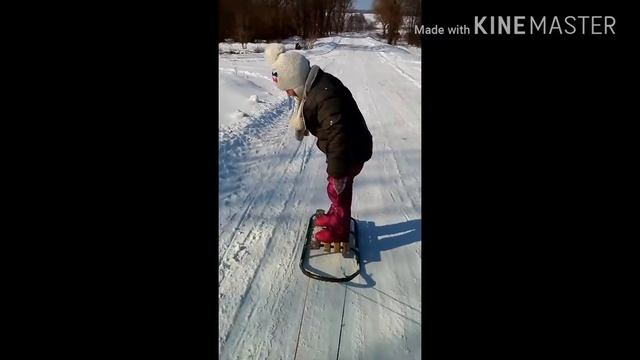 Она просто упала с санок смотреть онлайн