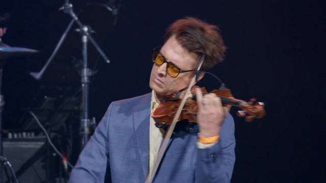 Dés László / Eleven kétség (A bedühödött népség) смотреть онлайн