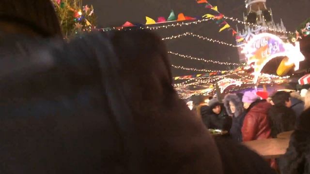Новогодняя ГУМ-Ярмарка на Красной площади в Москве. смотреть онлайн