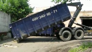 Выгрузка контейнера с мусором