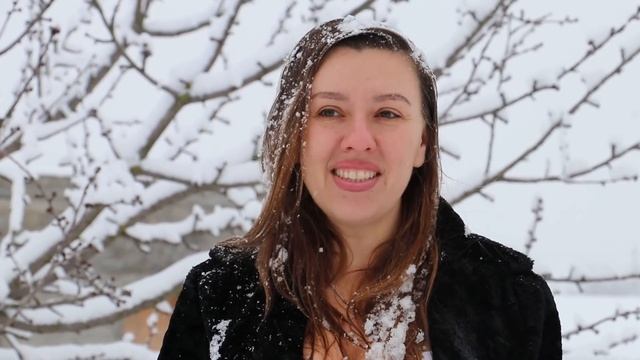 Зимнее закаливание - Черпая силу из холода / Our Winter Morning Routine - snow shower смотреть онлайн