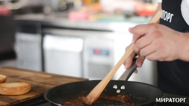 СОЧНЫЙ БУРГЕР С ТУШЕНКОЙ ИЗ ГОВЯДИНЫ смотреть онлайн