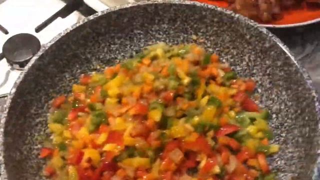 Кролик в сливочно-сметанном соусе с рисом басмати с овощами ?? смотреть онлайн