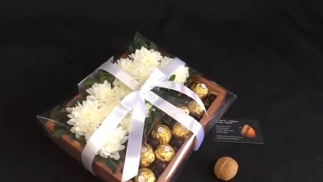 Подарочный бокс «Ferrero Roche» смотреть онлайн