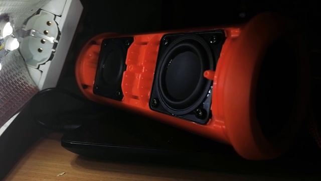 JBL Charge 3 And JBL Flip 3 And JBL Flip 4 / Bass Test Low Frequency Mode 50% смотреть онлайн