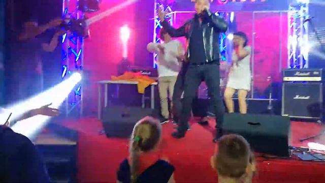 Саша Попов. Дискотека в стиле 90. ПОДСОЛНУХИ 19 мая 2018 смотреть онлайн