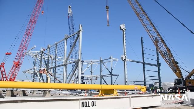New SpaceX LR 11000 Crane Lifts Its Boom and Jib | SpaceX Boca Chica смотреть онлайн