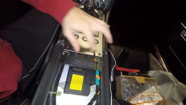 Aston Martin DB9 Console and Nav Bezel Removal смотреть онлайн