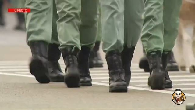 Desfile de La Legión en el Día de la Fiesta Nacional - Paso de Marcha Legionario смотреть онлайн