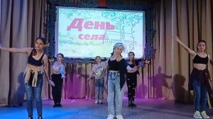 флешмоб "Руки над головами"