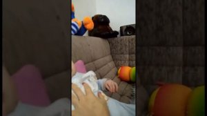 Как с помощью пылесоса почистить нос ребёнка от соплей.