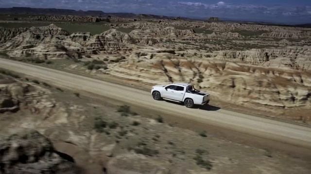 MERCEDES BENZ X-KLASSE - TRAILER смотреть онлайн