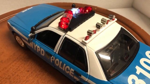 NYPD Highway Patrol New York City POLICE 1/18 scale Ford Crown Victoria смотреть онлайн