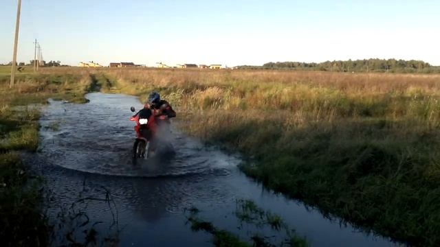 honda dominator in the water.mp4 смотреть онлайн