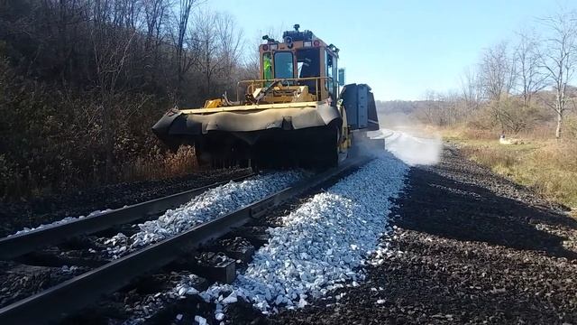 EMD SD 40-2 Dumping Ballast with Kershaw Ballast Regulator смотреть онлайн