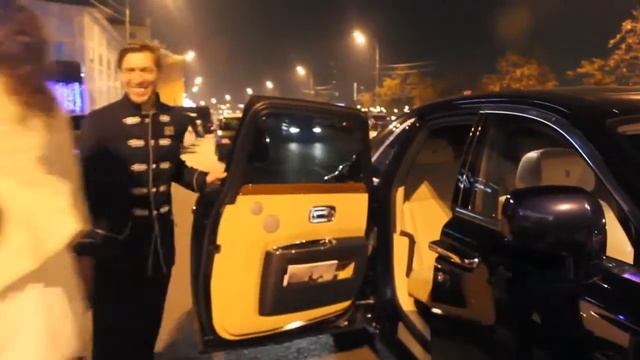 Парковщики которые умеют создать сервис для гостей заведения! И комфортный подъезд к этому заведени смотреть онлайн