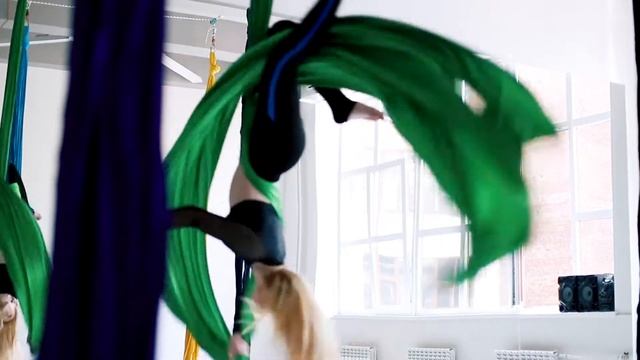 Воздушные полотна в Sky Pole смотреть онлайн