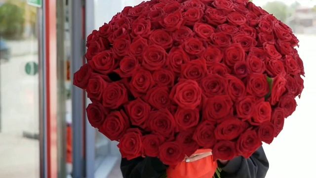 101 роза "Red Naomi" 60 см смотреть онлайн