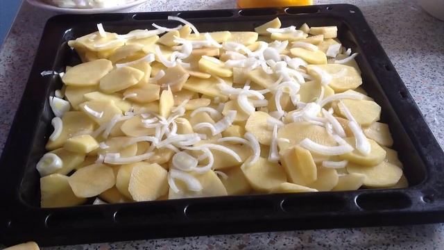 Картошка с фаршем в духовке. Potatoes with meat in смотреть онлайн