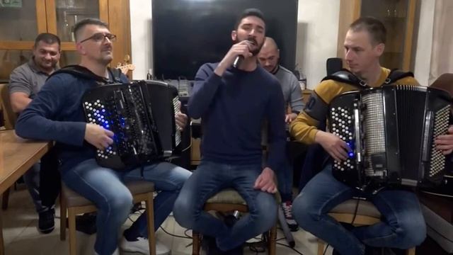 Denis Marković - Eh Što Nisam Lančić Mali (Uzivo) смотреть онлайн