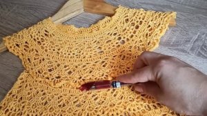 Летнее ажурное платье для девочки на круглой кокетке крючком. Обзор. Схема