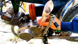 КАК ПОМЕНЯТЬ МАСЛО В МОПЕДЕ КАРПАТЫ