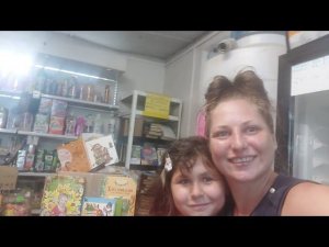 Мариуполь Все бы были такие как она !Помогает чужим детям