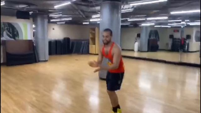 Danilo dances “Ginga” - Capoeira fusion routine смотреть онлайн