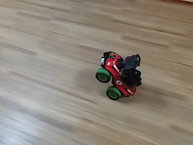 Умение машинки ездить на задних колесах подтверждено повторным экспериментом смотреть онлайн