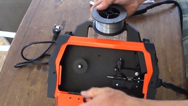 Vniissok. Купил самый бюджетный сварочный полуавтомат. А может зря? Распаковка и испытания! смотреть онлайн