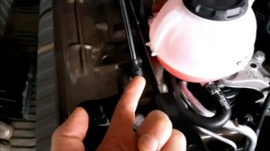 УСТАНОВКА ГАЗОВЫХ УПОРОВ КАПОТА ШКОДА РАПИД 2021г.