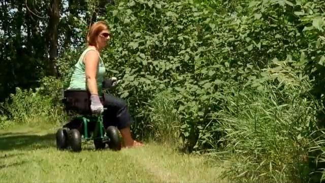 Deluxe Rolling Garden Seat with Easy Change Turnbars смотреть онлайн