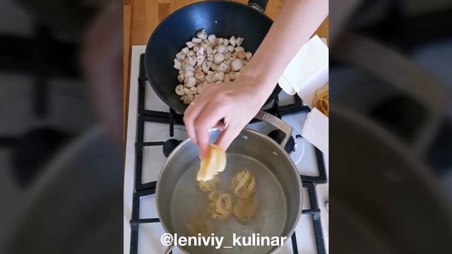 Феттуччине с грибами и курицей! Ну очень вкусно и как всегда просто? смотреть онлайн
