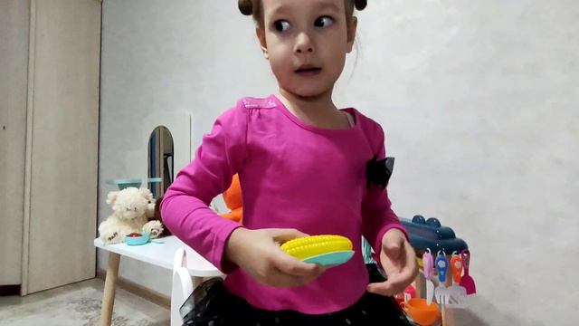 Карина открыла своё кафе.