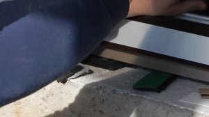 Установка окон, Пластиковые клинья и фальцевый вкладыш, что это такое?