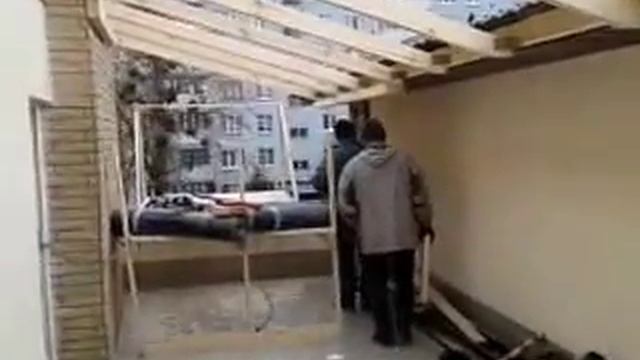 навес между домами из дерева своими руками 1 часть смотреть онлайн